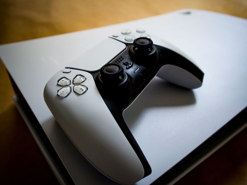 PlayStation 5 + 2 manettes + FC 25